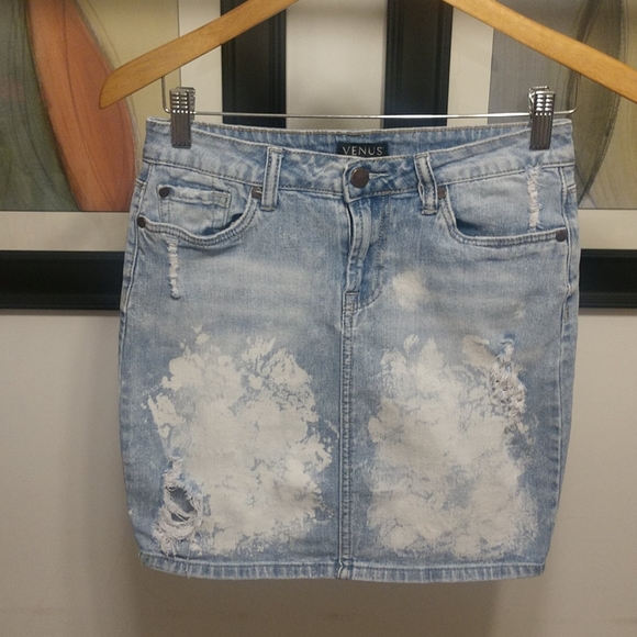 VENUS Dresses & Skirts - 🎈Trendy Venus Jean Distress Skirt, EUC, Sz 2